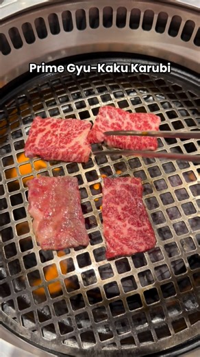Ken 🇯🇵🇮🇩 on Instagram: "Aku juga jadi lapar. Emg gak ada obat sih. Kalian harus nyobain daging premium di Gyu-Kaku mumpung DISKON 20% di @gyukaku.id ! #gyukaku #kulinerjepang #yakiniku #kencampur #orangjepang"
