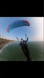 What happens if one side of your paraglider collapses? 😱