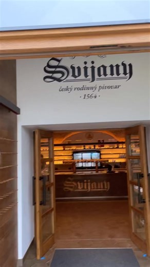 Pivovarská restaurace Svijany! 😎✊ Jeden fancy burger ze Svijan! 🤓 Kdo by si dal a kam příště? 😇 #svijany #burger #pivo #mnam #foodbloger #libereckykraj | To je žrádlo