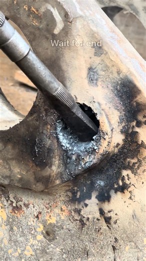 Simple idea, powerful result 👨‍🏭 Watch how skilled welders use smart techniques to remove and repair broken bolts with precision ⚙️ #BrokenBolt #HowToFix #SkillWelder #Welding #Skills #Fabrication #WorkshopLife #MetalWork #FBLifestyle | Supachai.