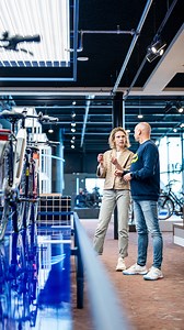 Hoe vind je jouw ideale e-bike? Kom langs in Rumst of bij jouw fietsenwinkel! Stap voor stap helpen we je naar de beste keuze voor jou en lichten we toe welke factoren belangrijk zijn in deze beslissing. Boek direct een afspraak: https://bit.ly/3xxUOgj #gazellebikes #gazellebelgie #matchmakers #ebike #testcenter #proefrit #rumst | Gazelle