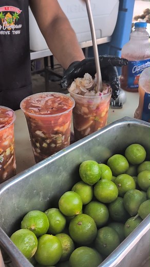 🔔 ¿Antojo de algo único? 🤤🍤🥥 ¡Ven a probar nuestro delicioso Coco con Camarón! Una explosión de sabor que te transportará al paraíso. ¡Te esperamos! ✨ SUCURSAL 📍 Blvd. Castellón #1501 Col. Esperanza Conjunto Urbano 📲 686 399 0761 🕗 L a D - 8 AM - 8 PM - SUCURSAL 📍 Blvd. Lázaro Cárdenas #3498 Huertas de la Progreso. 📲 686 543 8357 🕗 L a D - 8 AM - 8 PM | Cocos y Mariscos La Campana - Castellón Drive Thru