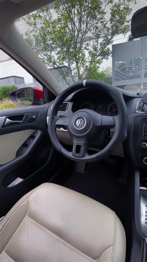 Universal Fit & Stylish Colors Fits over 90% of car models- sedans, trucks, SUVs. No guessing, no hassle. Choose from four sleek colors: Black (classic & professional), White (clean & modern), Red (sporty & bold), and Brown (vintage & luxurious). Transform your interior's look in seconds without breaking the bank.#steeringwheelcover #newyearnewme #tiktokgift #fyp #putonasteeringwheelcover
