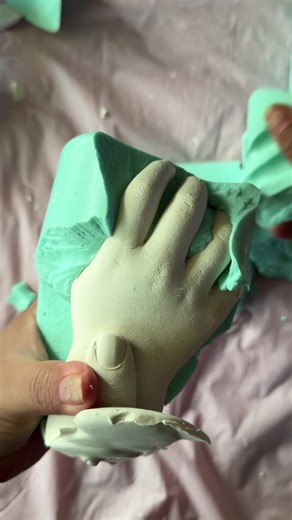 Demoulding 2 years old baby’s hand casting #demoulding