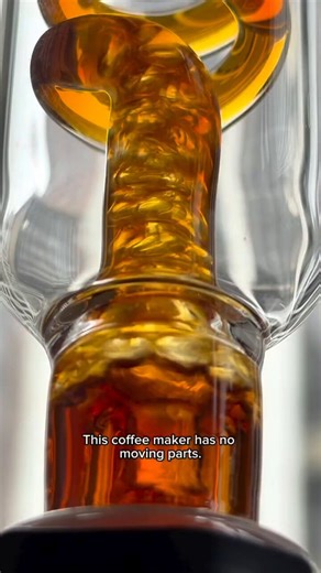 A Japanese glass coffee maker powered by physics