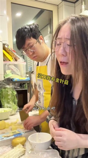 What is a back-to-back hug#cover version#Back-to-back hugs#As soon as the music starts the