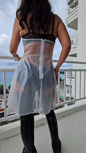 Plastikhosen on Instagram: "https://plastikhosen.com/products/marilyn-monroe-kleid-dr06 This elegant PVC dress for women, inspired by Marilyn Monroe, is a real head-turner and flatters every figure. The dress features a deep halter neck with an expandable neckline, molded cups, and a fitted waist that perfectly accentuates the silhouette. The full, flowing skirt creates elegant movement, while the bound edges at the neckline and hem add a stylish, sophisticated touch. Made from high-quality, glo