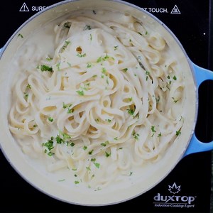 This Olive Garden Alfredo sauce recipe comes straight from the restaurant itself! It takes just 15 minutes to make, and goes perfectly with fettuccine. 👉 Get the Recipe: https://thecozycook.com/olive-garden-alfredo-sauce 👉Pin the Recipe: https://www.pinterest.com/pin/63965257193958210/ | The Cozy Cook