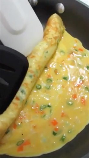 OMELETTE ROLL 😋 New Egg Technique 🥚 #food #cooking #breakfast #eggs #eggs #fun #recipe #tutorial
