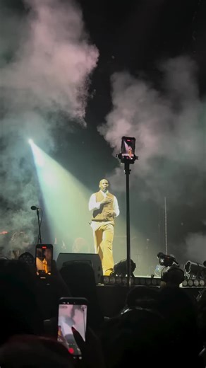 Asake's Live Performance of Skating at Concert