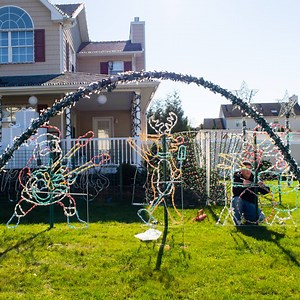 1.6M views · 3.3K reactions | 120,000 lights, one front yard. CAN HE DO IT?! More about Elm Avenue Dancing Light Show: https://www.facebook.com/Elm-Avenue-Dancing-Light-Show-298881480229443/ | Tasty Home | Facebook