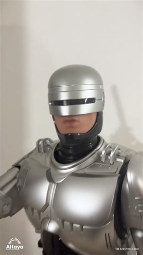 Le RoboCop de @chriscollection_ a pris vie ! 🔥 Voici à quoi ressemble le modèle fini. Nous ne pouvons pas le quitter des yeux ! 🤖👊 | Altaya