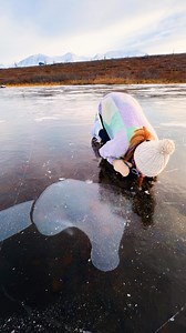 501K views · 4.1K reactions | I found a new passion: 﫧﫧 #bubbles #ice #asmr #winter #iceskating | Michaelacarrot | Facebook