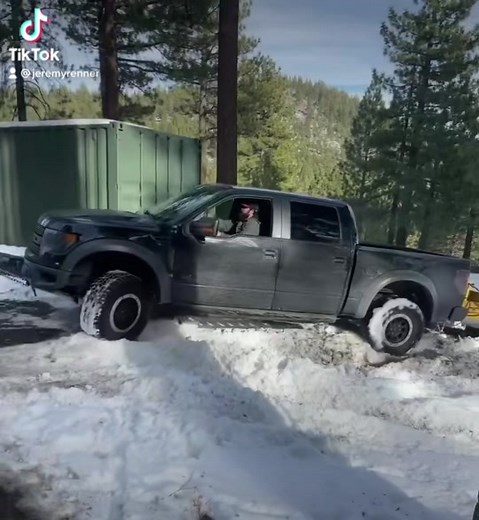 Jeremy Renner (@jeremyrenner)’s video of Jeremy Renner