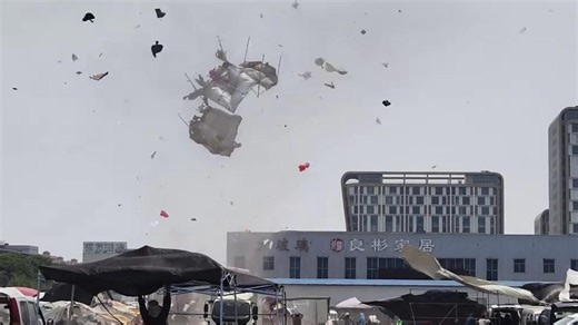Dust devil tornado uproots market stalls in China