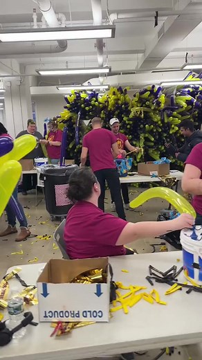 Behind the scenes of the Times Square New Year’s Eve Balloons 🥳💞 | New York Mickey