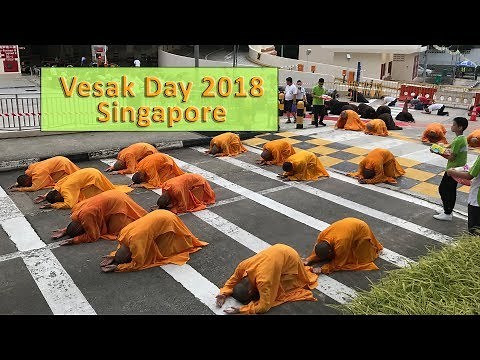 Vesak Day 2018 Singapore - 3 steps 1 bow procession