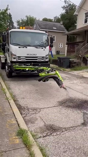 P5 DuraPatcher repariert Schlaglöcher in 2 Minuten 🚛💨 #DuraPatcher #Schlagloch #Innovation