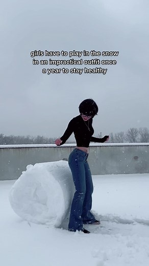 Nora (@norafawn)’s video of rolling snow