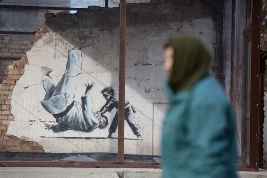 Les oeuvres de Banksy en Ukraine sont soumises aux épreuves de la guerre | RTS