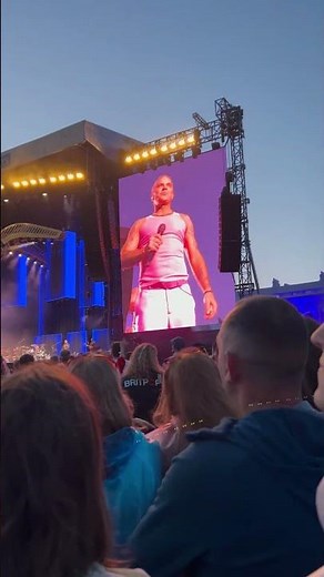 Robbie Williams - Minder Theme Tune - Bath / 14th June 2025 #robbiewilliams