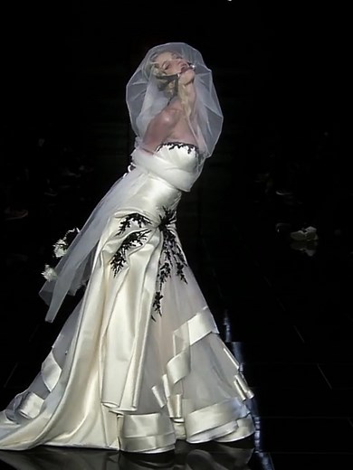 #ViviOrth closing for #SamuelCirnansk in #SPFW