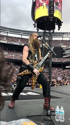 Zakk Wylde DESTROYS “Walk” 🔥 | Pantera Live Snake Pit MetLife Stadium 2023