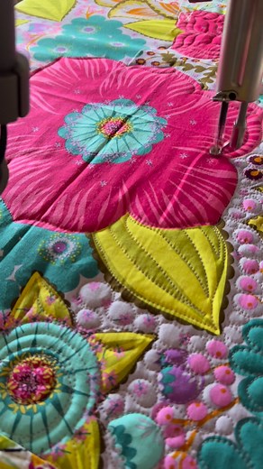 71K views · 564 reactions | First quilt on my new Innova M20 LAQ. Thank you Linda for letting me quilt for you ❤️ | Sew Shabby Quilting | Facebook