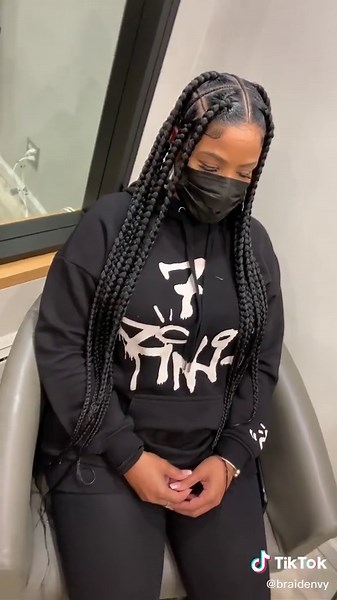 Xtra Jumbo Knotless w/small braids in between