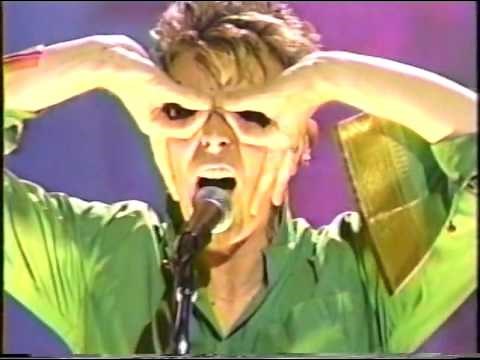 David Bowie – Moonage Daydream (Live GQ Awards 1997)