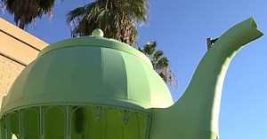 Hidden Gem: Meaning behind the massive teapot built into SR 51 freeway