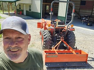 Badly needed driveway refresh. Land Pride box blade and Kubota L2502
