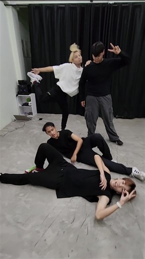 A_volution team 😎 #ZICO #JENNIE #SPOT #스팟 #SPOTChallenge #스팟챌린지 @kozico0914