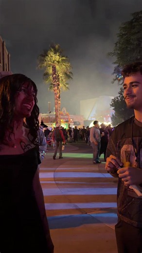 @Aiden breaking a one wish willow with Nikki! #obsession #NikkiFreeman #HHN #viral #indenavarrette