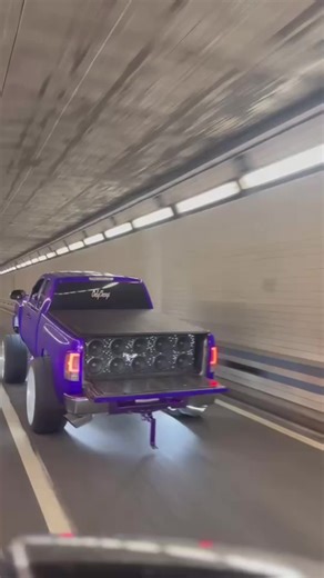 Tunnel slide #wrap #28x16 #powderrearend #bagged #cognito | Car Wrap