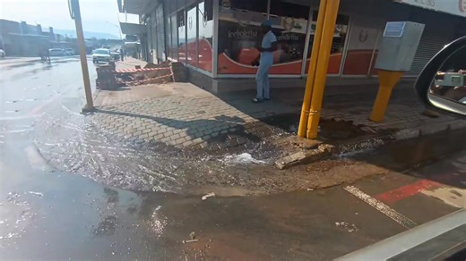 Water is overflowing at the corner of Murchison and Queens Street after a pipe burst at a site that was under repair earlier this week. | Ladysmith Herald