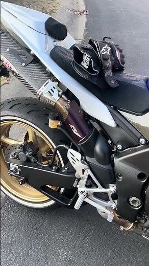 2010 Yamaha R1 | Yoshimura exhaust | Big Bang Crossplane #yamahar1 #r1 #shorts