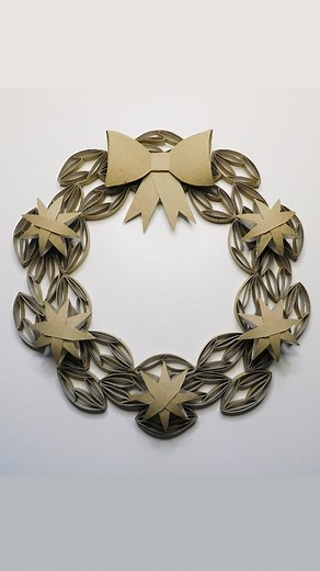 541K views · 5.9K reactions |  Christmas Wreath from Toilet Paper Rolls  #christmas #wreath #from #toilet #paper #rolls #bow #kokarda #corona #stars #gwiazdki #gwiazdy #estrella #estrela #manualidades #natal #navidad #criatividade #crafting #bestoutofwaste #wianek #wieniec #dekoracje #decoracao | Day with DIY | Facebook
