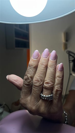 𝐂𝐘𝐌𝐄𝐑𝐀 𝐁𝐄𝐋𝐋𝐄𝐙𝐀🦋 on Instagram: "Todo humorrrrr, o noo?🤭 #estetica #humor #nails #beauty"