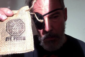 LOST FANS! This may be the most incredible Photo Op we've ever offered! Andrew Divoff will be posing IN CHARACTER wearing his SCREEN USED Mikhail costume! AND? This Photo Op INCLUDES a SIGNED eye patch and custom bag! Get yours while you can: http://bit.ly/2zxtP11 | Walker Stalker