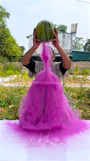 The two sisters are teasing each other in a super cute way 🍉🍉😂😱👶🏻♥️👴 #shorts #cute