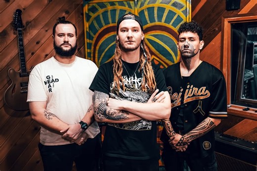 Hear ALIEN WEAPONRY rail against social media on heavy song "1000 Friends"