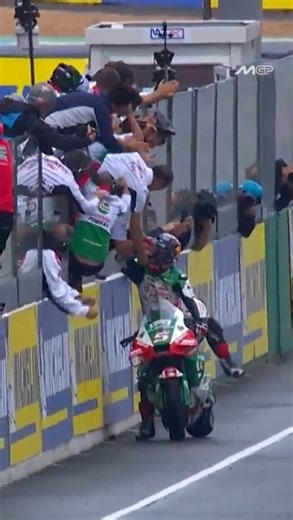 A historic home victory! 🏆 Last year, Zarco became the first French rider to win at Le Mans since 1954 ✨ #FrenchGP🇫🇷