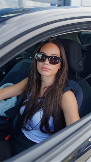 Met financial lease geniet jij van alle voordelen. Je wordt direct economisch eigenaar en profiteert van fiscale voordelen, zonder grote investering! Jij krijgt binnen 24 uur reactie, geen gedoe met jaarcijfers en je wordt direct serieus genomen. | FinancialLease.nl