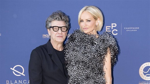 L’émotion de Marc Lavoine qui voit défiler Adriana Karembeu (vidéo)