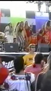 6.6K views · 111 reactions | #tbt 2001 última escena de la película CHASING PAPI... (soy la bailarina rubia de la izquierda ) y las que entran a escena son @sofiavergara @roselyn_sanchez y @jacivelasquez Cantante: | Tita Guerrero | Facebook