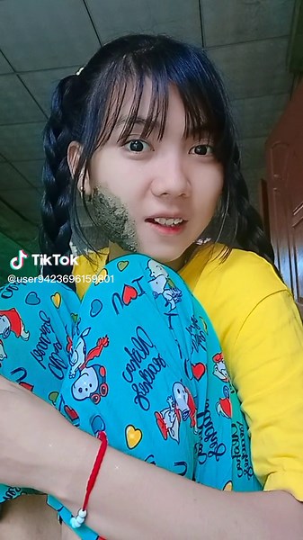 Colorful Casual Outfit with Cartoon Character Print