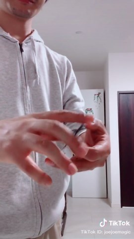 カードが一瞬で変わるマジックの種明かし