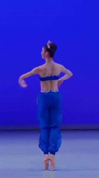 GORGEOUS TRIPLE PIROUETTE!