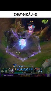 3.5M views · 10K reactions | Thoát hộ =)) #leagueoflegends #lol #lolhighlights #leagueoflegendsriotgame #lienminhhuyenthoai | Tập Chơi Liên Minh | Facebook